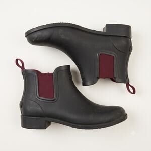 Hunter Womens 8 Minimalist Preppy Dark Academia Classic Rubber Chelsea Boots